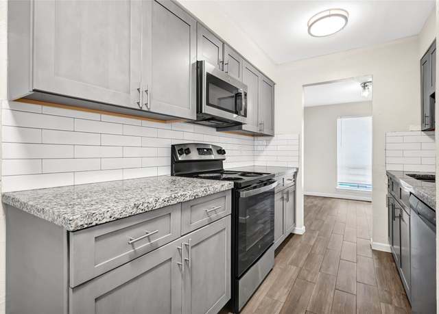 Property at 6358 Creekbend Dr #102, Houston, TX 77096, 2 beds, 2.5 baths