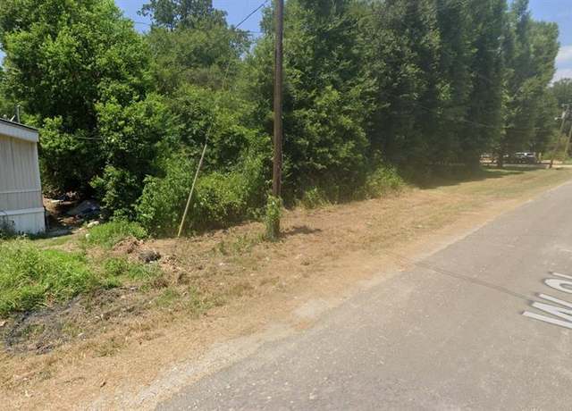 Property at 135 W Sherwood Dr, Livingston, TX 77351