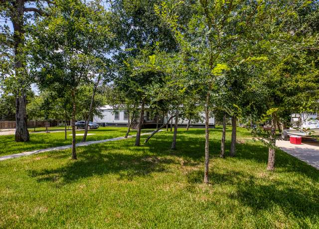 Property at 102 Hilltop Ct, Somerville, TX 77879, 3 beds, 2 baths