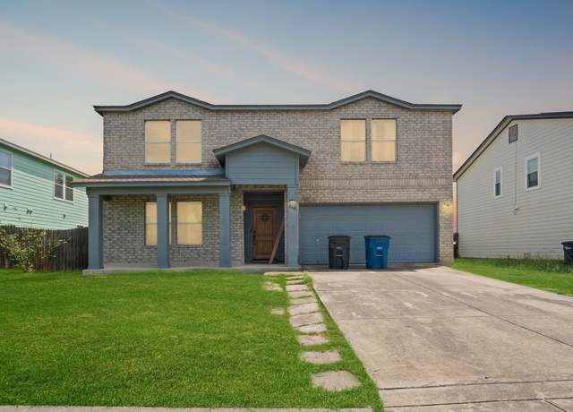 Property at 668 NW Crossing Dr, New Braunfels, TX 78130, 4 beds, 2.5 baths