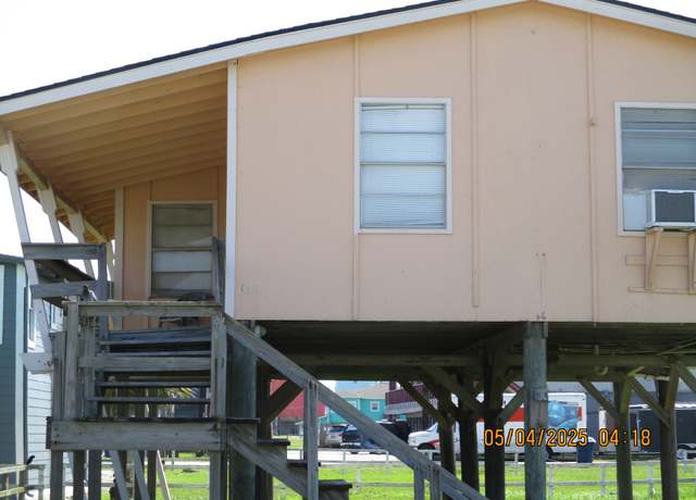 Property at 135 Yucca Ave, Surfside Beach, TX 77541, 2 beds, 1 bath
