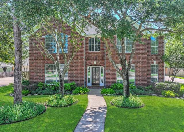Property at 2833 Everett Dr, Friendswood, TX 77546, 4 beds, 3.5 baths