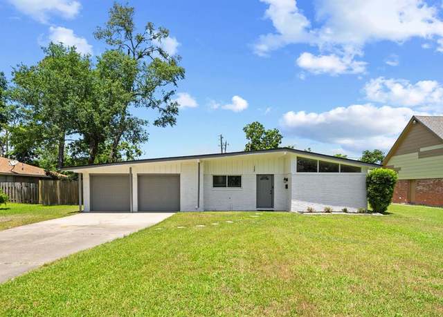 Property at 127 E Thornton Rd, Houston, TX 77022, 3 beds, 2 baths