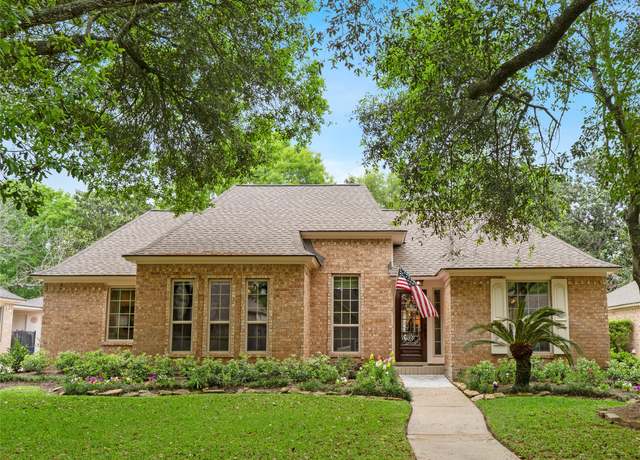 Property at 3010 W Steepbank Cir, Sugar Land, TX 77479, 4 beds, 2 baths