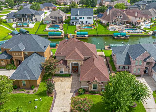 Property at 12309 Oak Cove Pt, Conroe, TX 77304, 4 beds, 2.5 baths