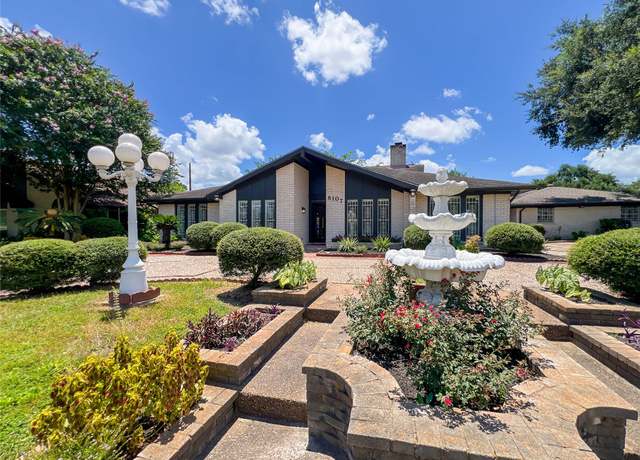 Property at 8107 S Braeswood Blvd, Houston, TX 77071, 4 beds, 3.5 baths