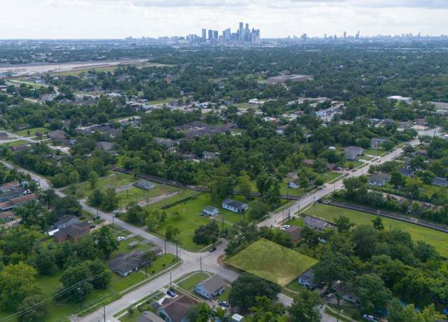 Property at 5541 Crane St, Houston, TX 77026
