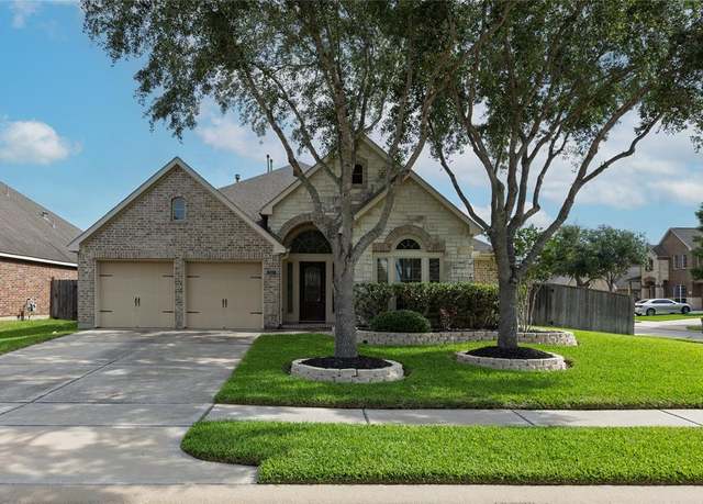 Property at 13501 Wild Lilac Ct, Pearland, TX 77584, 4 beds, 3 baths