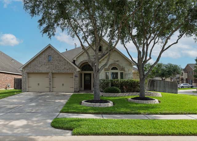 Property at 13501 Wild Lilac Ct, Pearland, TX 77584, 4 beds, 3 baths