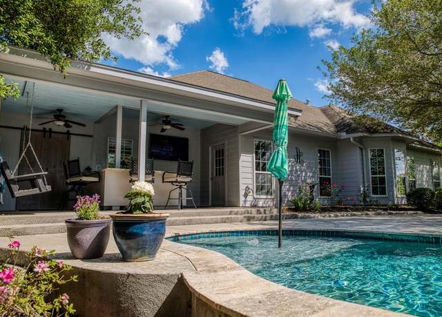 Property at 1401 Yager Dr, Brenham, TX 77833, 3 beds, 2 baths