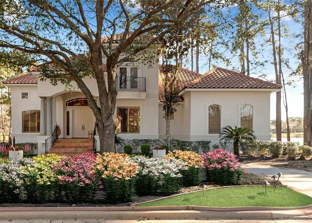 Property at 26 W Shore Dr, Montgomery, TX 77356, 3 beds, 4.5 baths