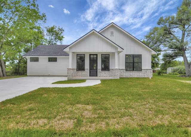Property at 203 N Woodrow St, Madisonville, TX 77864, 4 beds, 2 baths