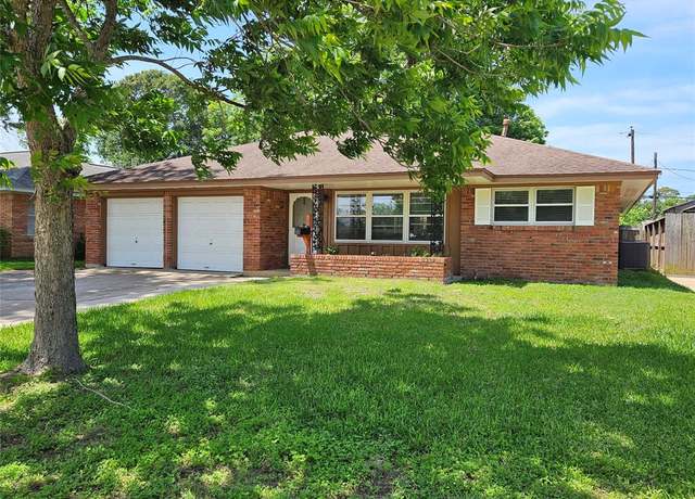 Property at 111 Carnation St, Lake Jackson, TX 77566, 3 beds, 2 baths