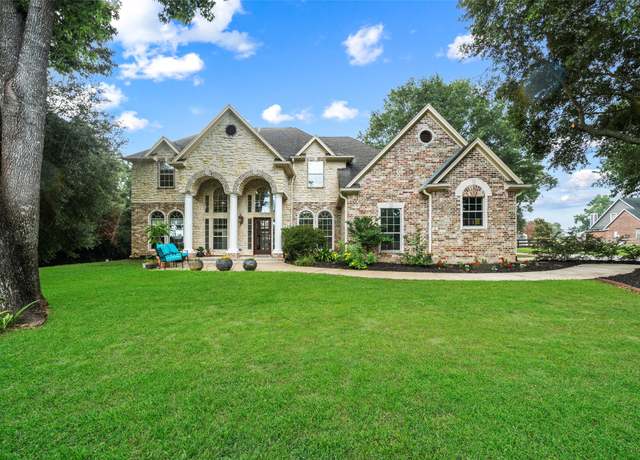 Property at 15590 Crown Oaks Dr, Montgomery, TX 77316, 4 beds, 3.5 baths