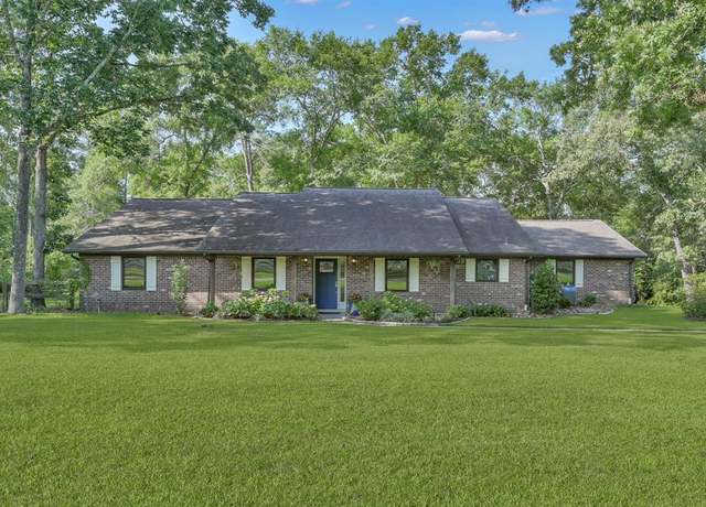 Property at 914 Rustic Oaks Dr, Magnolia, TX 77354, 3 beds, 2 baths