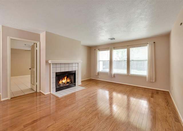 Property at 15810 Heritage Falls Dr, Friendswood, TX 77546, 3 beds, 2 baths