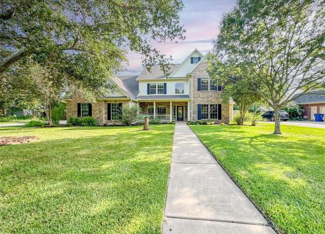 Property at 906 Knights Ct, Friendswood, TX 77546, 4 beds, 4 baths