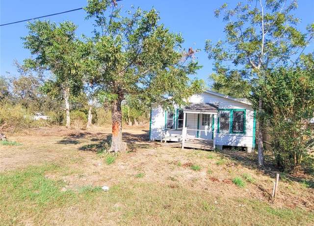 Property at 1109 S Wharton St, El Campo, TX 77437, 1 bath