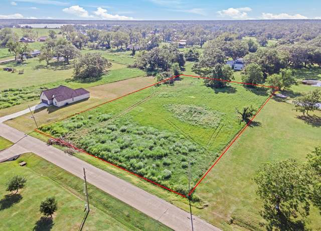 Property at 626 Mill Rd, Angleton, TX 77515
