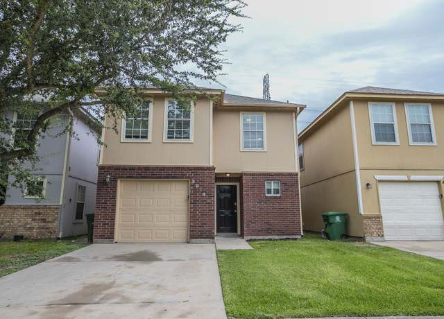 Property at 4914 N Cancun Dr, Houston, TX 77045, 4 beds, 2.5 baths