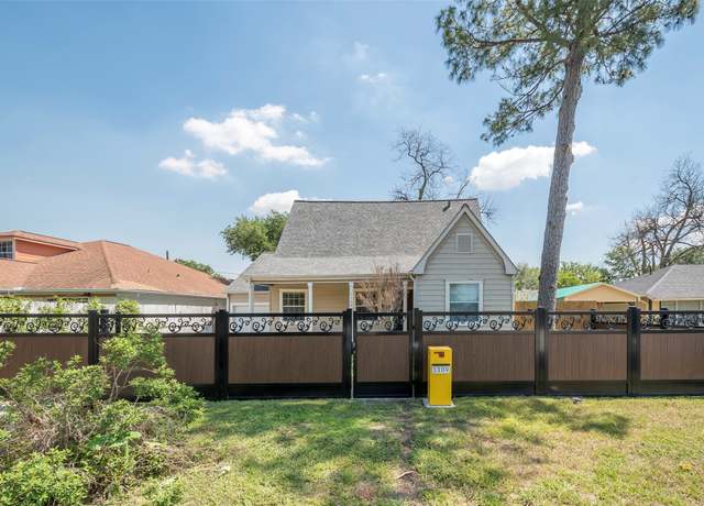 Property at 1109 Dismuke St, Houston, TX 77023, 4 beds, 3 baths