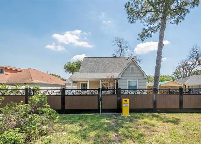 Property at 1109 Dismuke St, Houston, TX 77023, 4 beds, 3 baths