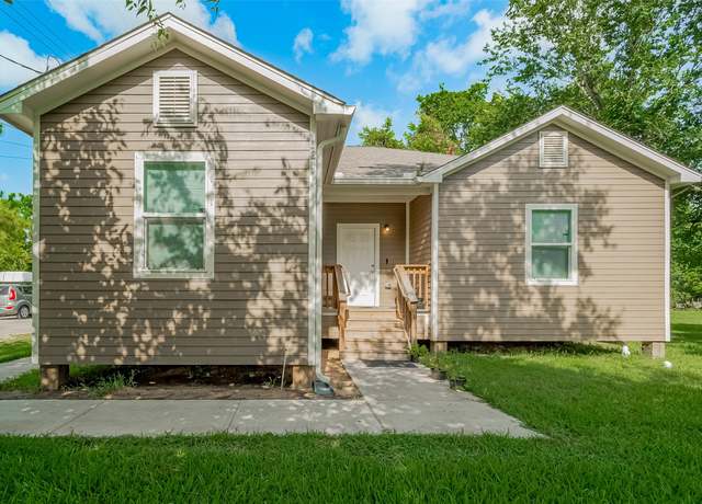 Property at 3201 Avenue J P Davis Ave, Bay City, TX 77414, 3 beds, 2 baths