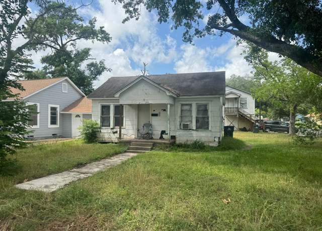 Property at 513 Lundy St, El Campo, TX 77437, 2 beds, 1 bath