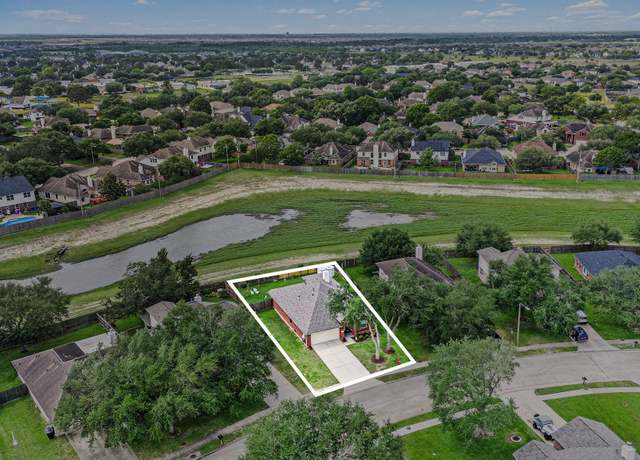 Property at 235 River Basin Ln, League City, TX 77539, 3 beds, 2 baths