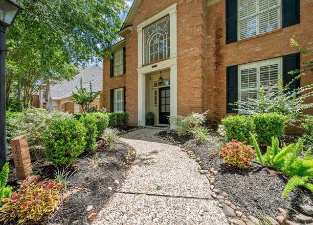 Property at 1927 Windy Green Dr, Kingwood, TX 77345, 4 beds, 3.5 baths