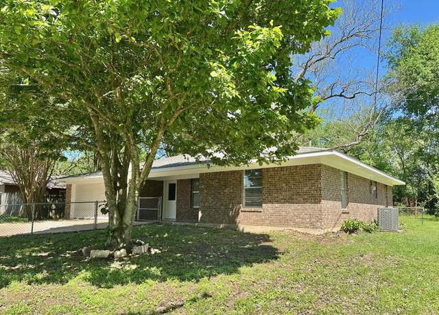 Property at 802 E Terrell Ave, Crockett, TX 75835, 3 beds, 2 baths