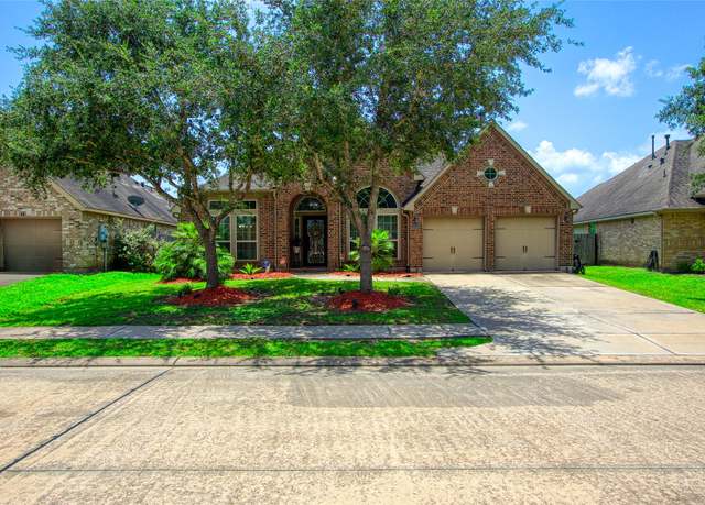 Property at 14108 Timber Ridge Dr, Pearland, TX 77584, 3 beds, 2.5 baths