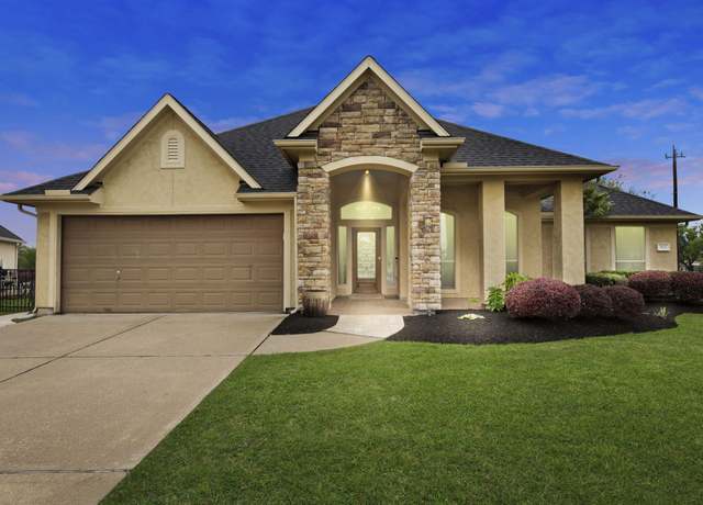 Property at 3921 Breezeway Ct, Seabrook, TX 77586, 4 beds, 2.5 baths