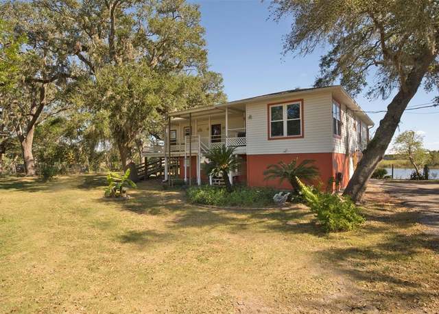 Property at 6462 County Road 659, Brazoria, TX 77422, 2 beds, 2.5 baths