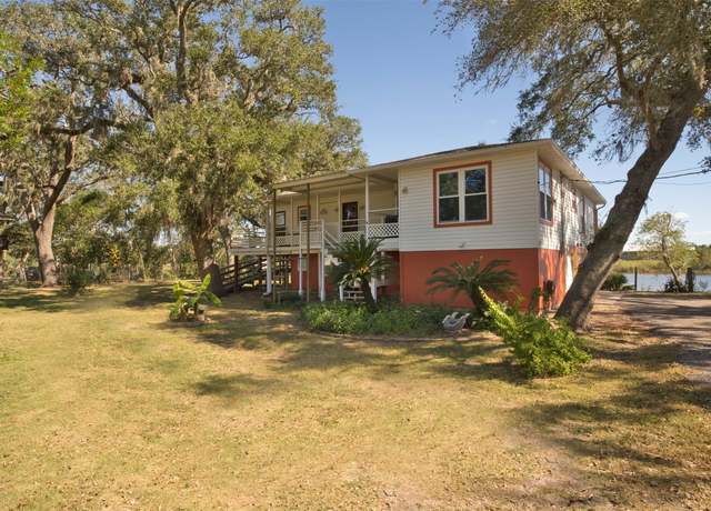 Property at 6462 County Road 659, Brazoria, TX 77422, 2 beds, 2.5 baths