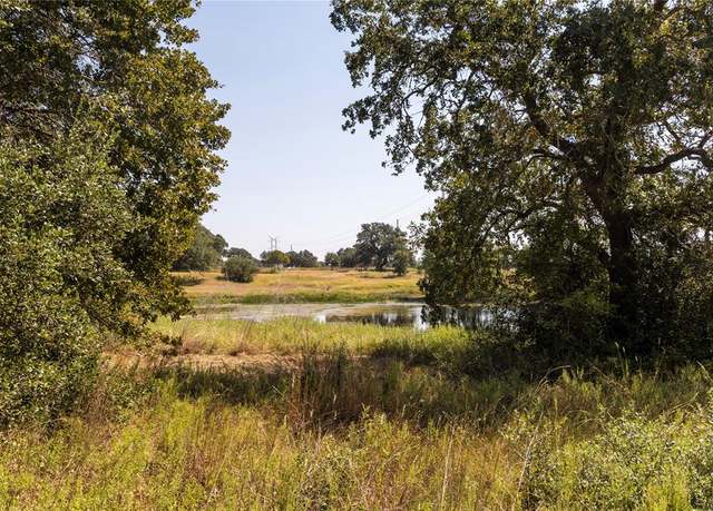 Property at 9487 Bauer Rd, Fayetteville, TX 78940