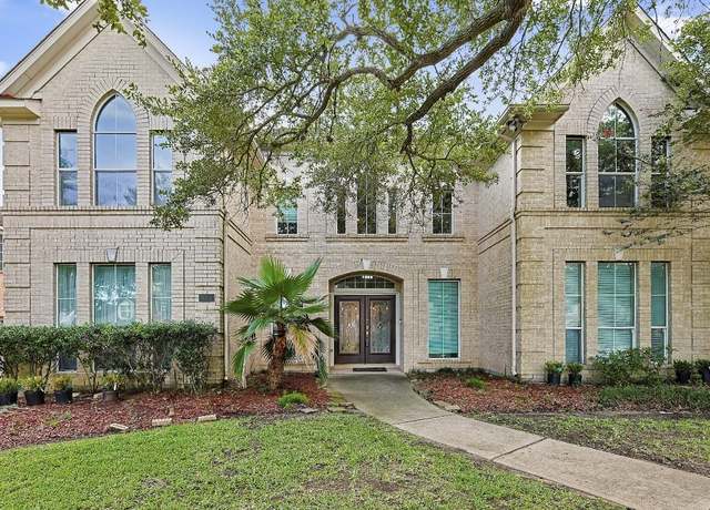 Property at 1423 Meadow Lakes Dr, Sugar Land, TX 77479, 5 beds, 3.5 baths