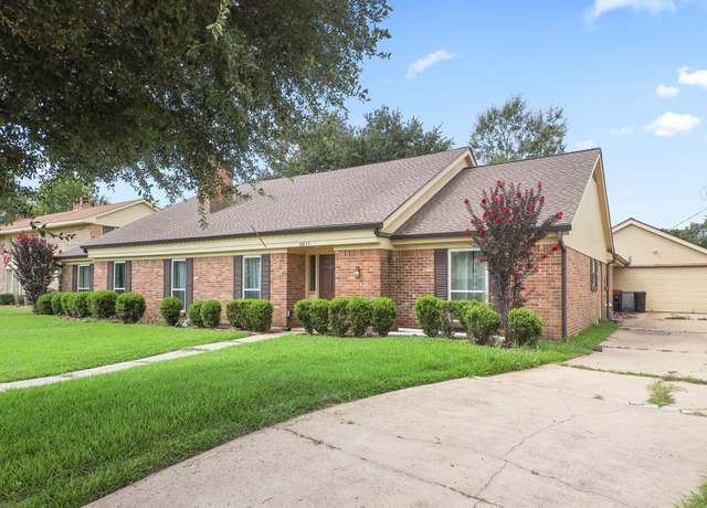 Property at 5011 Arrowhead Dr, Baytown, TX 77521, 4 beds, 2.5 baths