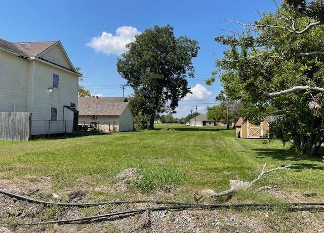 Property at 1011 6th St, Port Arthur, TX 77640
