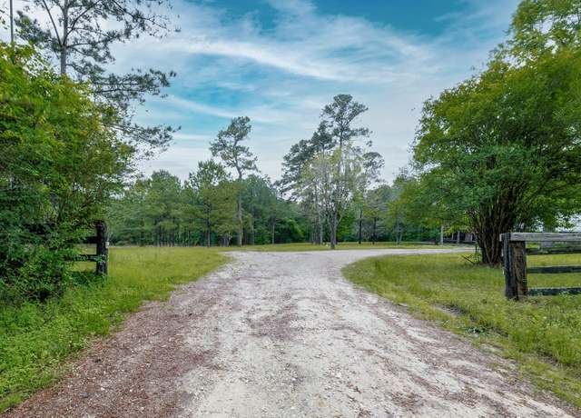 Property at 14750 Exxon Rd, Conroe, TX 77302, 4 beds, 3.5 baths