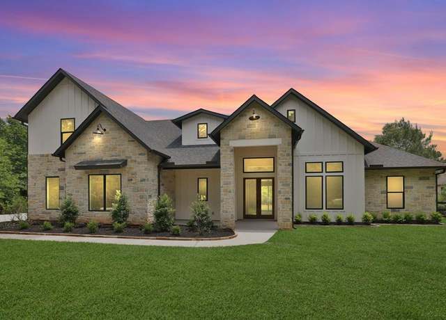 Property at 26207 Crown Ct, Montgomery, TX 77316, 4 beds, 4.5 baths
