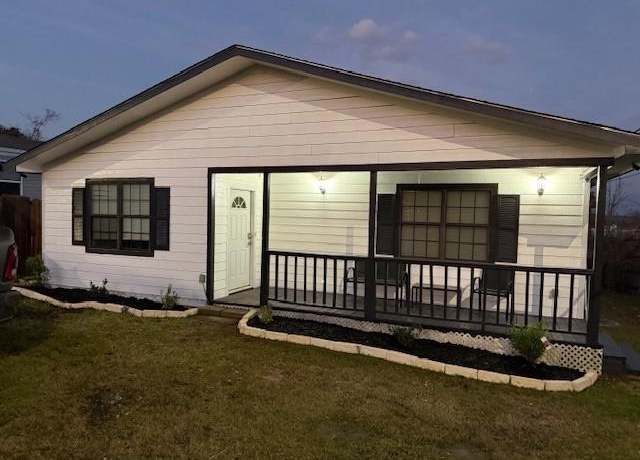 Property at 249 W Oak Lee Dr, Onalaska, TX 77360, 2 beds, 2 baths