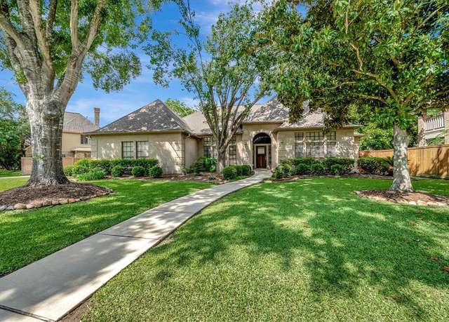 Property at 2002 Walnut Green Dr, Houston, TX 77062, 3 beds, 3.5 baths