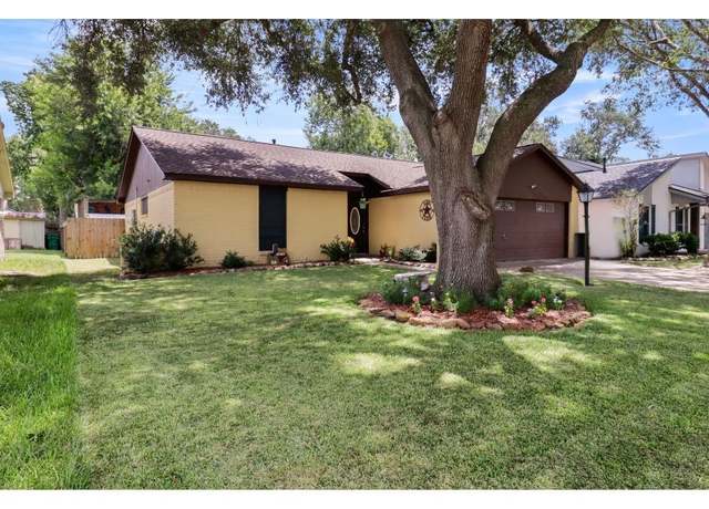 Property at 34 Sarita Rd, Angleton, TX 77515, 3 beds, 2 baths