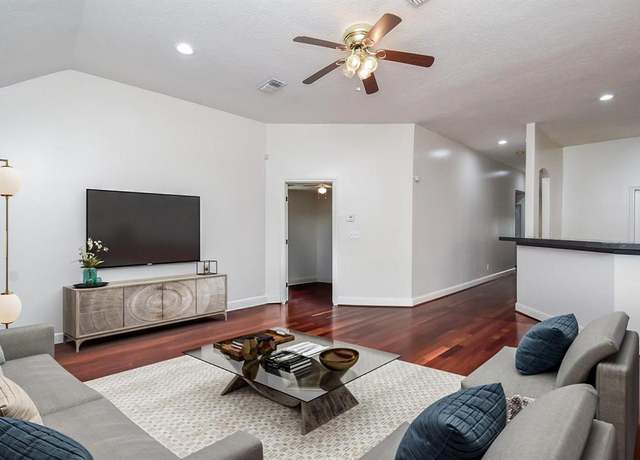 Property at 1802 Terry St, Houston, TX 77009, 3 beds, 2 baths