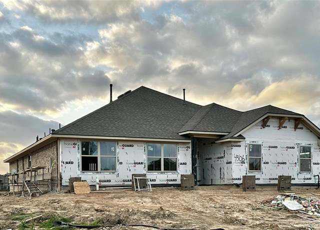 Property at 4306 Karam Lndg, Dickinson, TX 77539, 4 beds, 4.5 baths