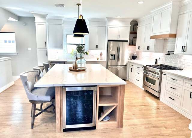 Property at 5018 Darling St, Houston, TX 77007, 3 beds, 2.5 baths