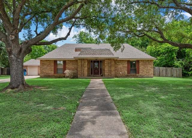 Property at 1520 Sycamore St, Navasota, TX 77868, 3 beds, 2.5 baths
