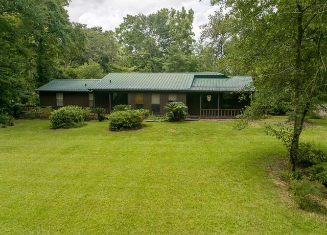 Property at 1153 Southwood Dr, Huntsville, TX 77340, 3 beds, 2 baths