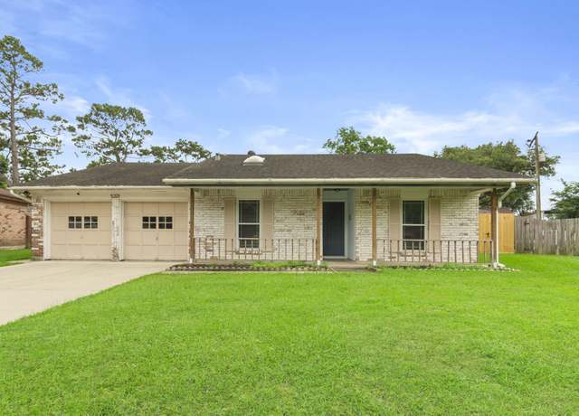 Property at 5321 Tanglebriar Dr, Dickinson, TX 77539, 3 beds, 2 baths